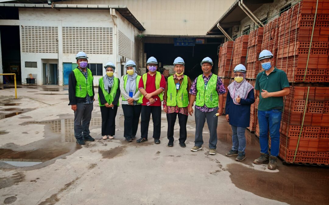 RESEARCH VISIT BY UTM CIVIL ENGINEERING FACULTY TO SENTOSA CLAY PRODUCTS SDN. BHD.
